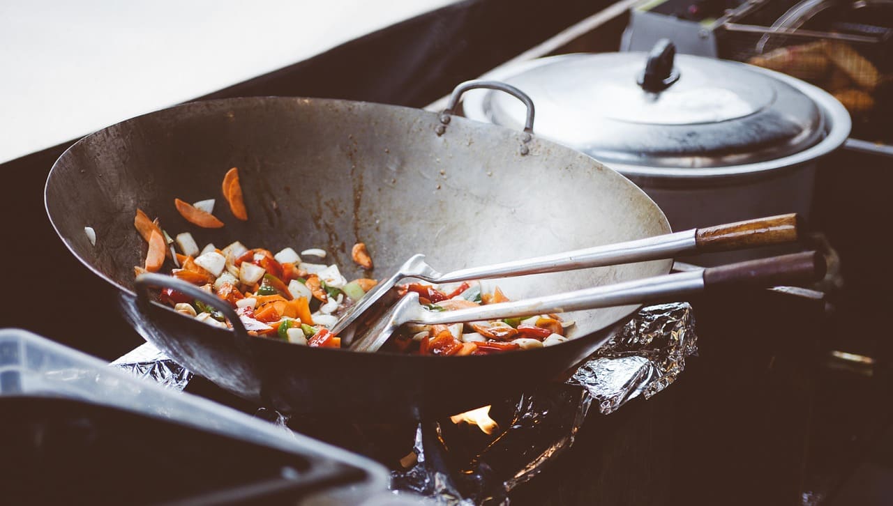 Cours de cuisine thaïlandaise : Chiang Mai ou Bangkok — lequel choisir en 2026 ?
